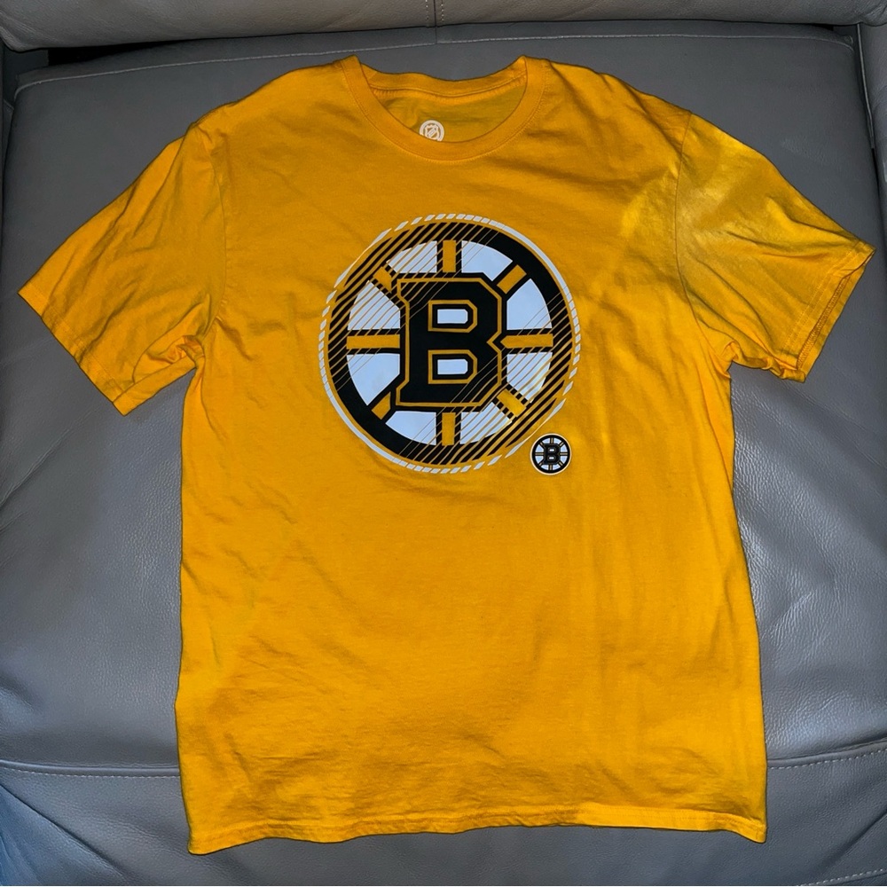 Like New FANATICS BOSTON BRUINS TSHIRT NHL LICENSED szMen M Gold Yellow short sl